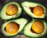 Foto del paso 4 de la receta: Aguacate al horno relleno de salmón y huevo