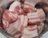 รูปขั้นตอนการทำที่ 1 ของ หมูเปรี้ยวหวานแบบฟิลิปปินส์ (Pork Adobo)