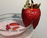 A picture of step 3 of Strawberry Lassi.