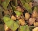 सेम आलू की सूखी सब्जी(same aloo ki sabzi recipe in hindi) रेसिपी चरण 3 फोटो