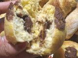 Facturas medialunas y bollitos rellenos de chocolate