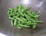 Foto langkah ke 1 dari resep Buncis tumis rebon.