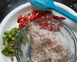 Foto langkah ke 4 dari resep Ngohiong Saus Asam Pedas.