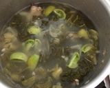 Foto langkah ke 2 dari resep Sup Sayur Asin dengan Tomat Ijo dan Kemangi.