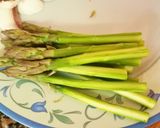 Foto del paso 3 de la receta: Lubina rellena de verduras sobre crema de espárragos