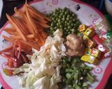 A picture of step 3 of Dambun shinkafa with vegetables soup.