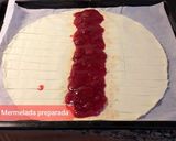 Foto del paso 2 de la receta: Trenza de hojaldre con fresa natural