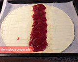 Foto del paso 2 de la receta: Trenza de hojaldre con fresa natural