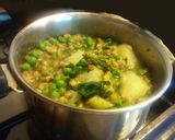 பாசி பயறு, பச்சை பட்டாணி, கேல் கூட்டு ரெசிபி ஸ்டேப் 5 புகைப்படம்
