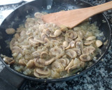 Foto del paso 9 de la receta: Champiñones salteados con cebolla 🍃