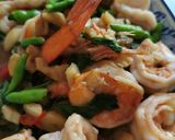 รูปขั้นตอนการทำที่ 7 ของ กุ้งผัดพริกขี้หนู