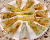 Hình bước làm 2 của món Bánh tráng cuộn trứng-tép sấy-hành lá nướng giòn
