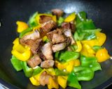 五花肉炒青椒的食譜步驟6照片
