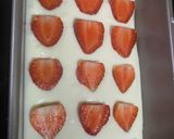 Foto langkah ke 8 dari resep Strawberry cake pudding.