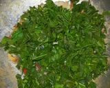 Foto langkah ke 4 dari resep Tumis daun singkong dan udang.
