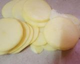 A picture of step 2 of Super crispy potato chips.