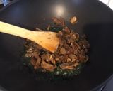 Une image de l'étape 7 de Crème de cèpes à l'ail et persil.