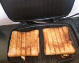A picture of step 2 of Cheesy Bread Sandwiches.
