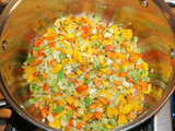 Sopa de lentejas vegana a la jardinera