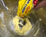 Gambar langkah 7 resipi Cupcake Oren Sunquick Santan Cream Cheese Frosting.