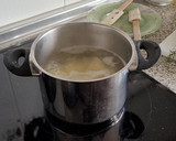 Foto del paso 2 de la receta: Patatas revolconas con salteado de setas de chopo