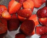 A picture of step 1 of Strawberry milkshake.