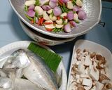 รูปขั้นตอนการทำที่ 1 ของ น้ำพริกปลาทูใส่เห็ด