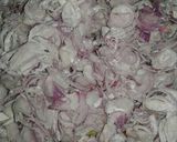 Foto langkah ke 1 dari resep Bawang merah goreng renyah kriuk awet.