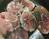 Hình bước làm 1 của món Cá Bò Ngừ Kho Thơm