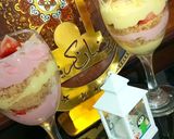 صورة لخطوة 2 من وصفة تحلية الطبقات بذوق الفراولة والموز 🍓🍌🍧