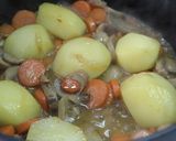 Foto del paso 3 de la receta Muslos de pollo con verduras en Cocotte