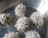 A picture of step 4 of Steamed Mutton rice flowers.