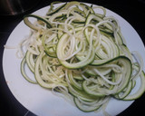 Foto del paso 1 de la receta: Espaguetis de calabacín con verduras y langostinos