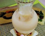 A picture of step 3 of Mango, ice cream milkshake.