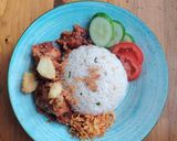 Foto langkah ke 8 dari resep 597. Ayam goreng bawang putih with nasi daun jeruk.