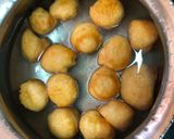 A picture of step 5 of Dahi vada.