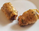 Foto del paso 10 de la receta: Contramuslos de pollo rellenos de dátiles y jamón serrano