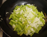 Foto del paso 2 de la receta: Tortillita de pencas fácil, económica y sabrosa