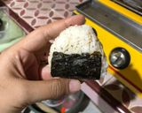 Foto langkah ke 3 dari resep Onigiri praktis.