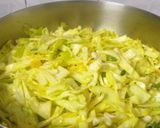 बंदगोभी मटर की सब्जी (bandh gobi matar ki sabzi recipe in Hindi) रेसिपी चरण 2 फोटो