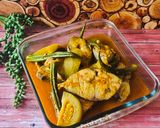 Foto langkah ke 4 dari resep Asam Pedas Tenggiri Terong Asam dan Okra.