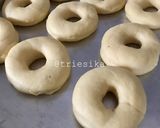 Foto langkah ke 3 dari resep Donat Empuk tanpa ulen tanpa mixer.