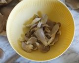 Foto del passaggio 3 della ricetta Tagliatelle strapazzate ai funghi