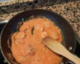 Foto del paso 2 de la receta: Fideuá rápida con guisantes, calamares y gambas