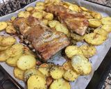 Foto del paso 5 de la receta Costillar al horno con patatas al ajillo