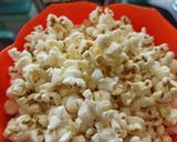 Foto langkah ke 4 dari resep Popcorn simple.