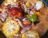 A picture of step 3 of Sweet and Spicy Squid, Shrimp, and Corn.