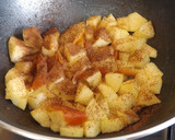 Foto del paso 2 de la receta: Daditos de manzana rosada, especiados y con granada fresca