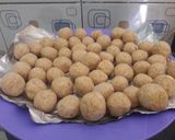Foto langkah ke 3 dari resep Bola permen vanila coklat keto.