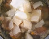Foto del paso 3 de la receta: Crema de batata y guisantes gratinada con mezcla de quesos